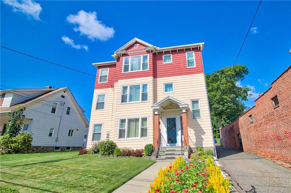 693 Cooke St unit 3, Waterbury, CT 06710 - photo 1