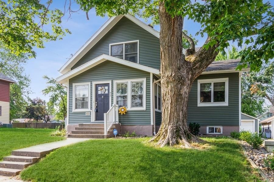 617 S 3rd Ave W, Newton, IA 50208 - photo 1