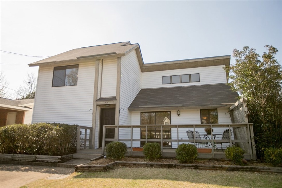 912 Hollins Rd, Auburn, AL 36830 - photo 1