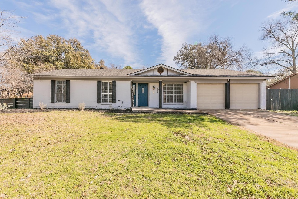 432 Englewood Ln, Hurst, TX 76053 - photo 1