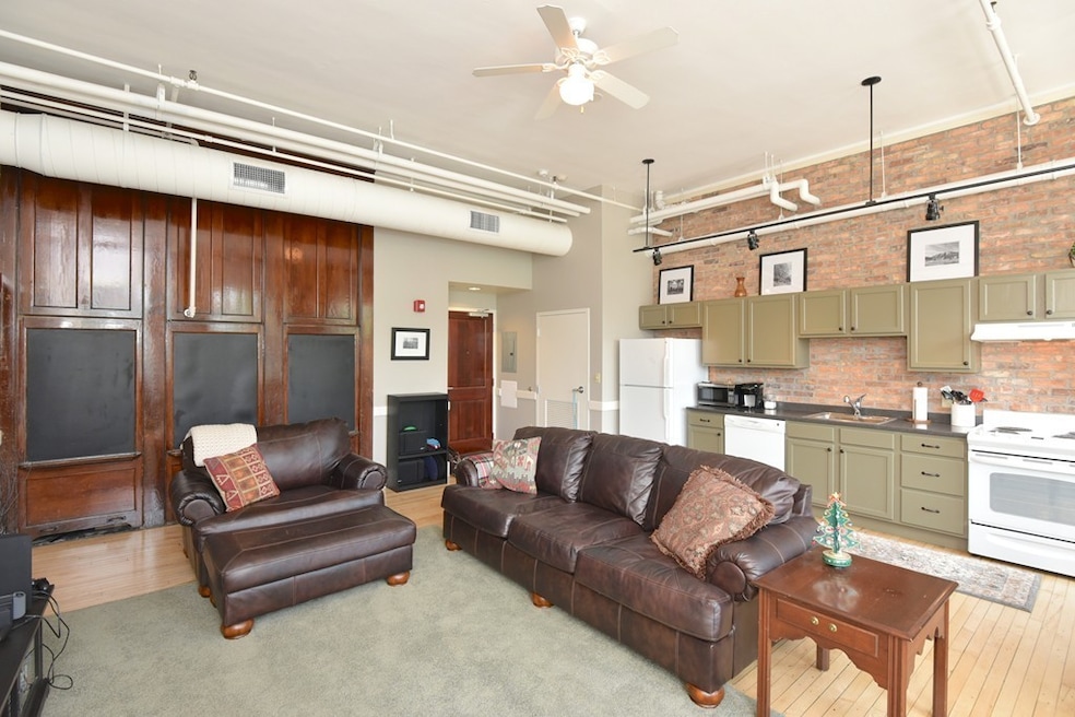 948 Main St unit 202, Waltham, MA 02451 - photo 1