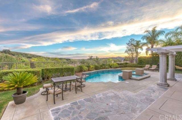 Beautiful views in this entertainers yard - Large 