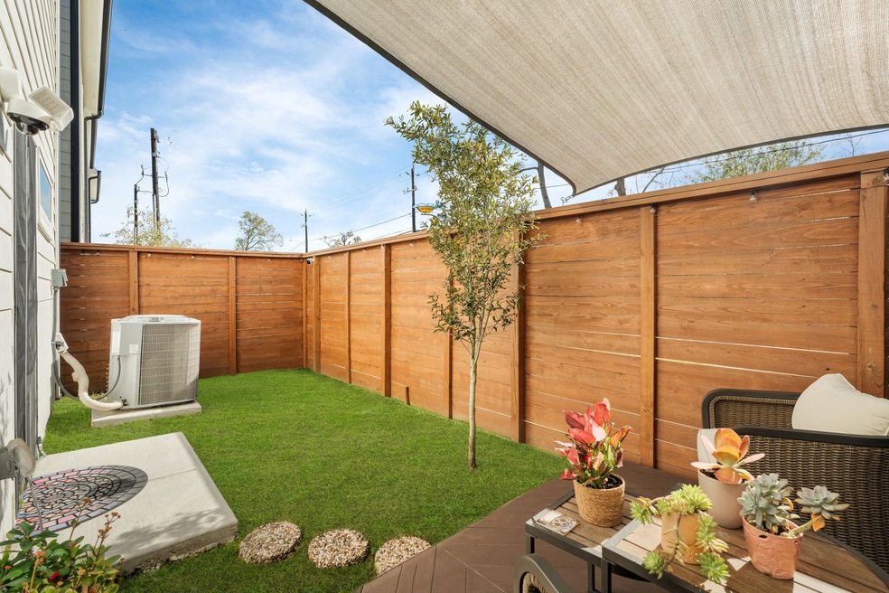 2327 Warhol Way, Houston, TX 77091 - photo 1