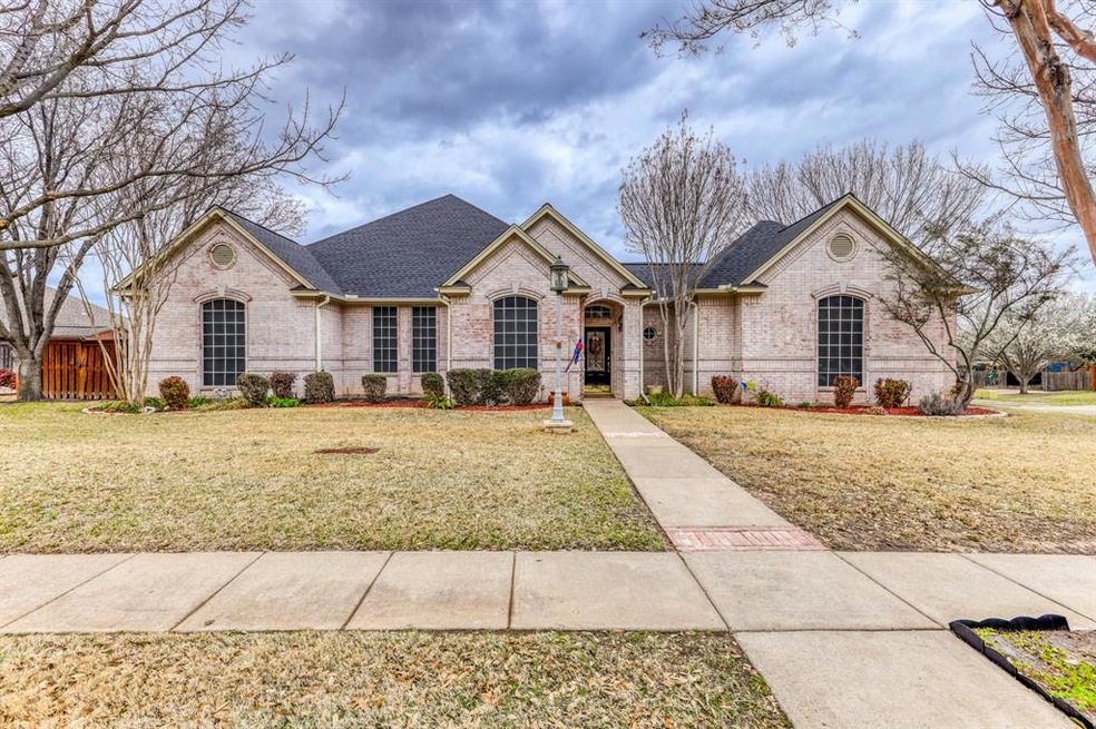 1929 Maplewood Dr, Weatherford, TX 76087 - photo 1