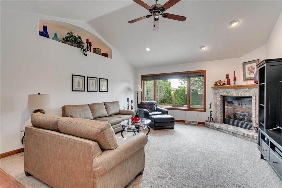 4855 N Stargaze Dr, Appleton, WI 54913 - photo 1