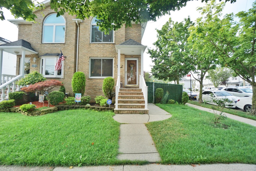306 Malvine Ave, Staten Island, NY 10309 - photo 1