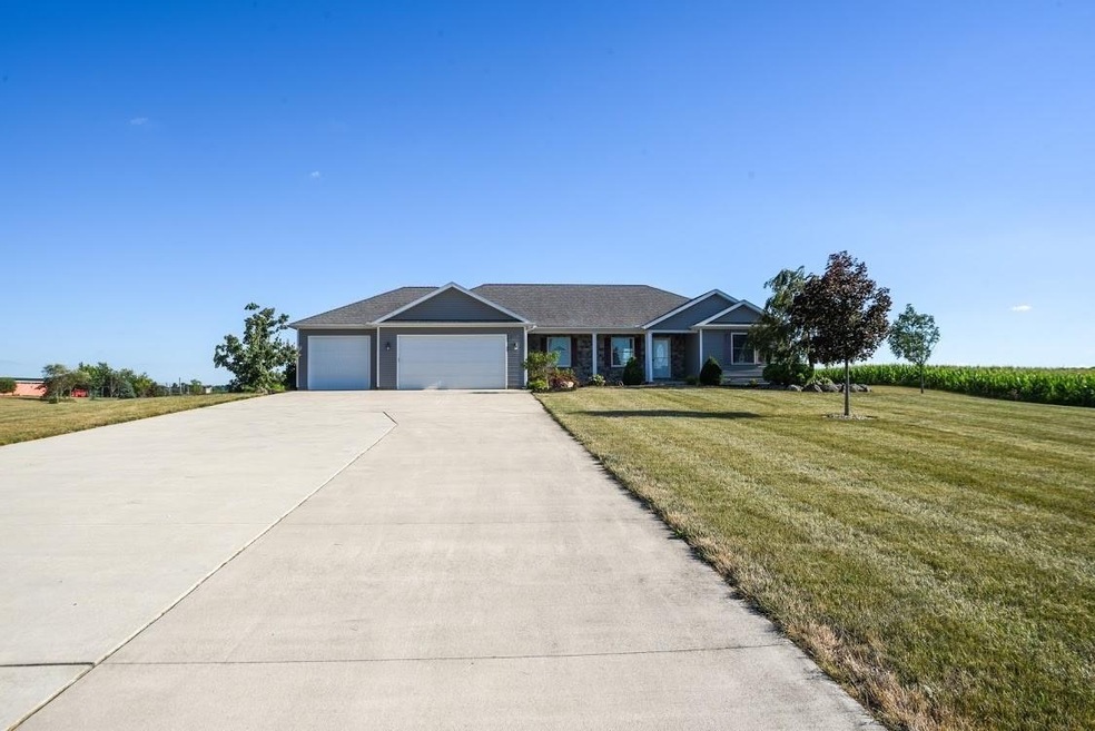 16030 Middle Pike, Wapakoneta, OH 45895 - photo 1