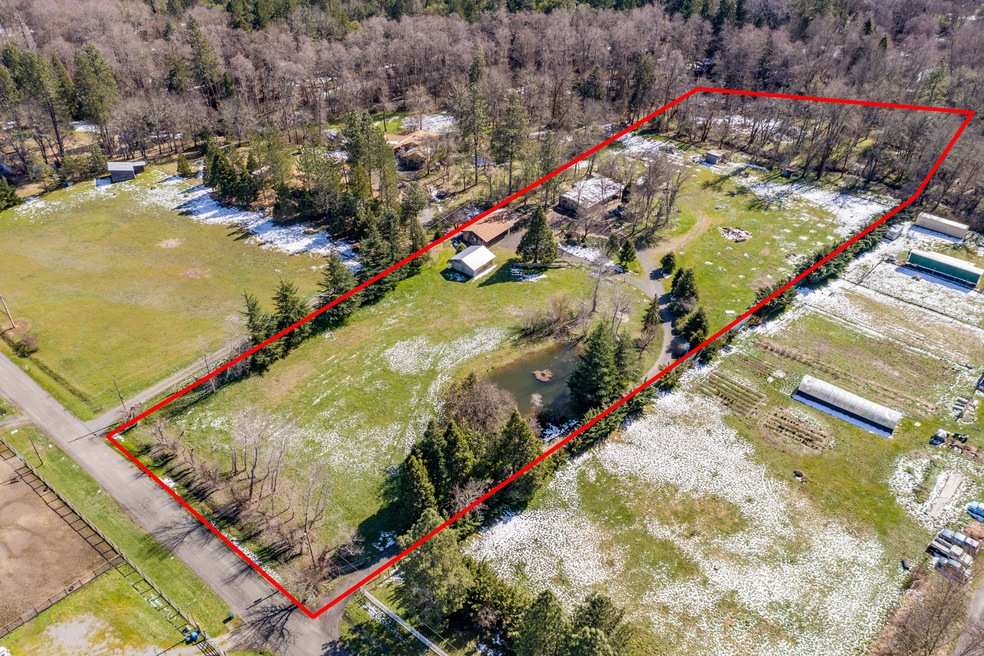 Large canvas to build your hobby farm