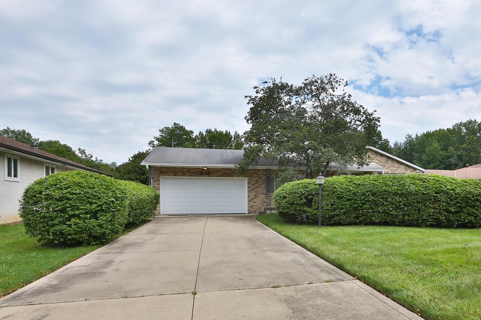 434 Heather Hill Rd, Columbus, OH 43213 - photo 1