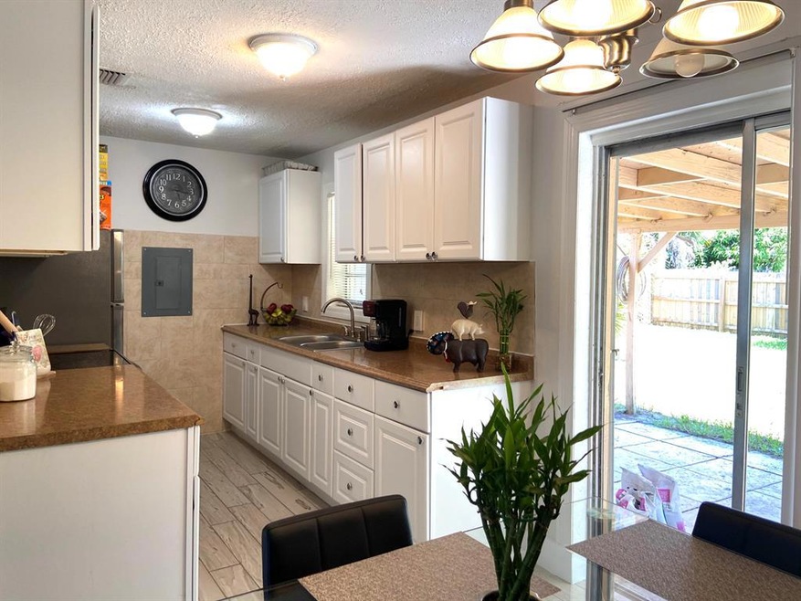 2116 Longwood Rd, West Palm Beach, FL 33409 - photo 1