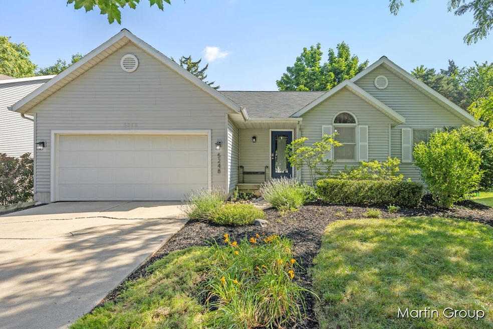 5248 Green Pine Ct SE, Grand Rapids, MI 49508 - photo 1
