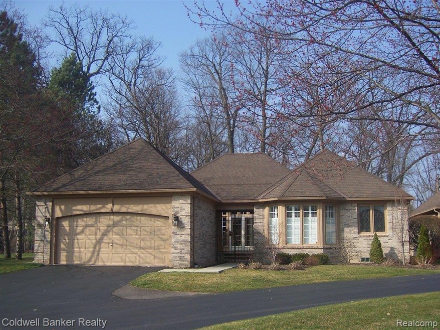 22240 Village Pines Dr unit 10, Beverly Hills, MI 48025 - photo 1