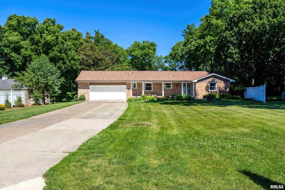 14 Oakbrook Place, Bettendorf, IA 52722 - photo 1