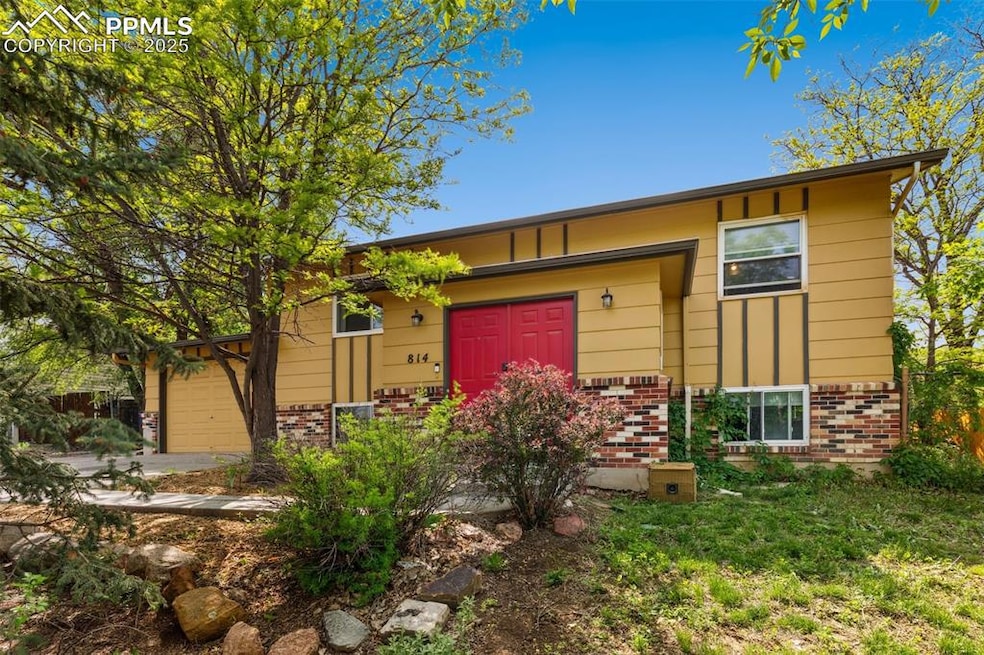 814 Paradise Ln, Colorado Springs, CO 80904 - photo 1