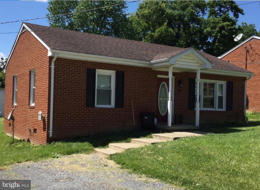 359 Walton St, Strasburg, VA 22657 - photo 1
