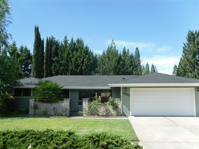 1963 Camellia Ave, Medford, OR 97504 - photo 1