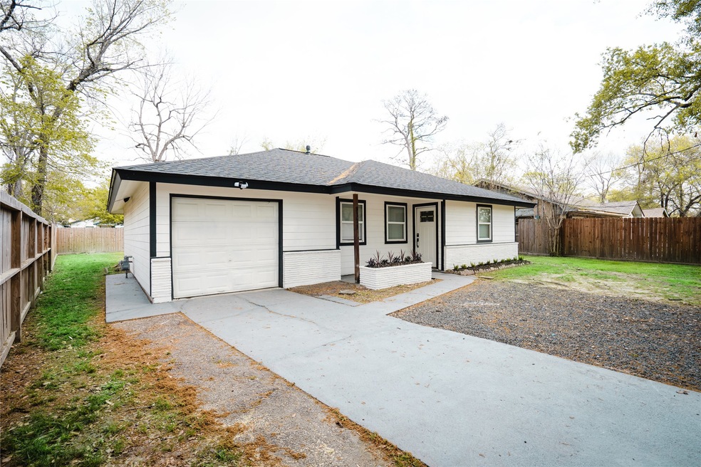 1111 Eubanks St, Houston, TX 77022 - photo 1