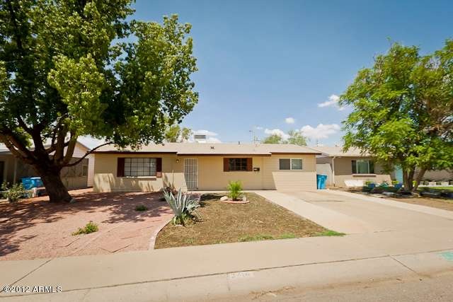 2414 W Flower St (1)