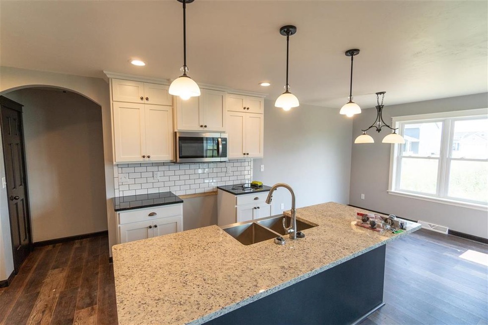 N9342 Varsity Ln, Appleton, WI 54915 - photo 1