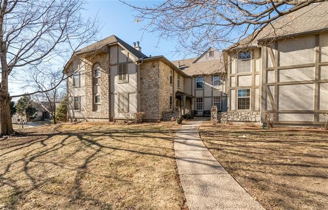 1301 NW Village Dr unit A, Blue Springs, MO 64015 - photo 1