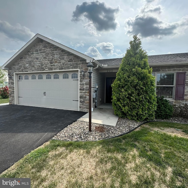 242 Matthew Dr, Chambersburg, PA 17201 - photo 1