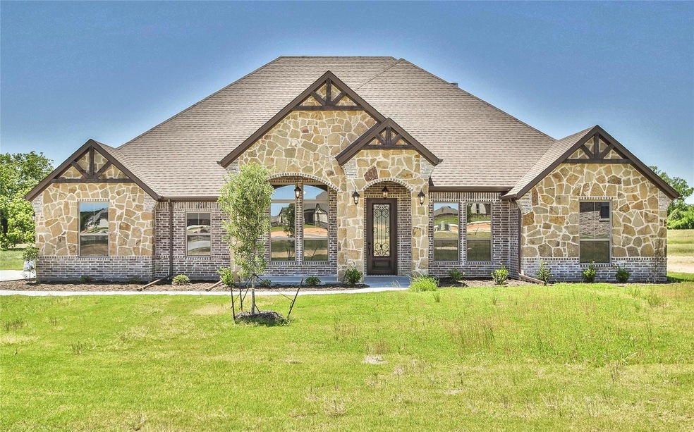 614 Lydia Ct, Granbury, TX 76049 - photo 1