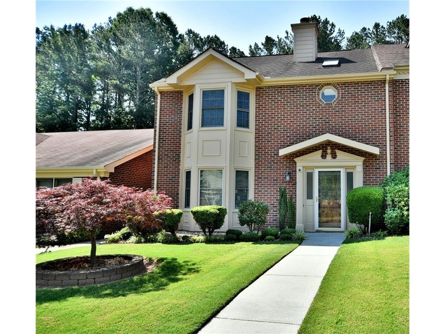 3 SIDED BRICK TOWNHOME IN QUIET, CONVENIENT DULUTH