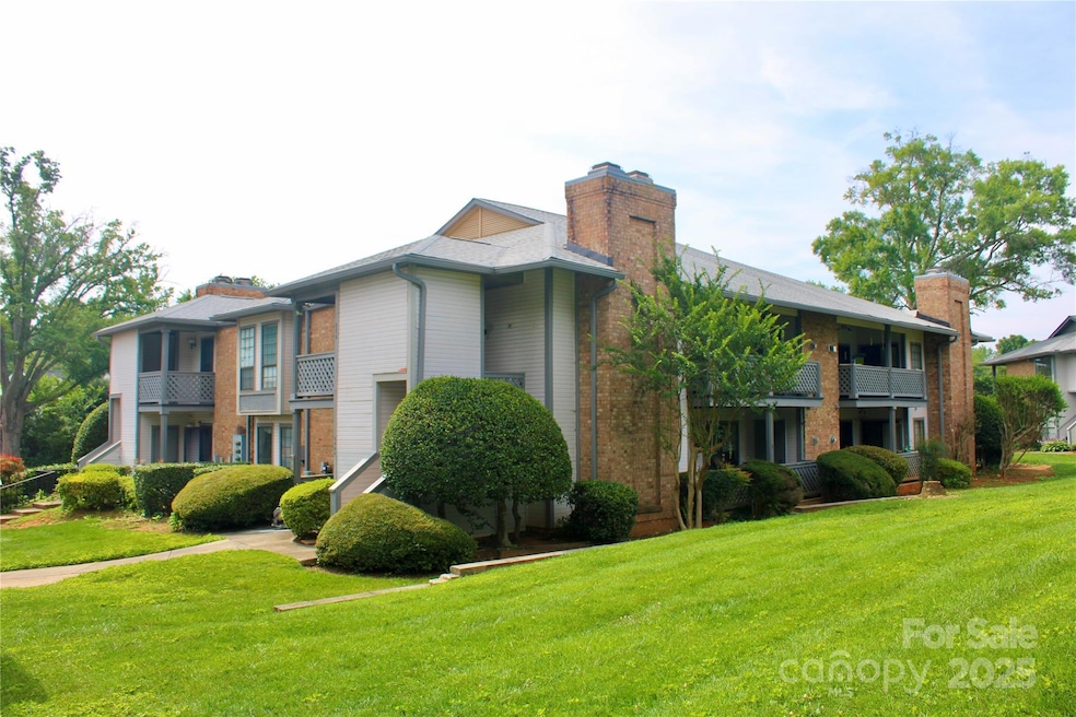 5864 Harris Grove Ln unit 5864, Charlotte, NC 28212 - photo 1