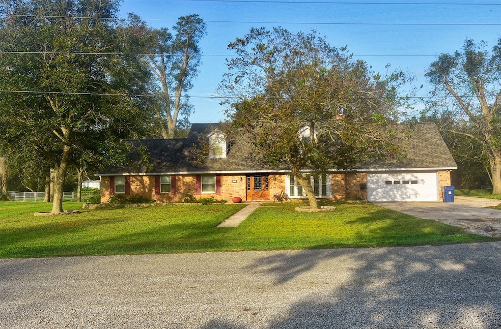 206 Nueces St, Bay City, TX 77414 - photo 1