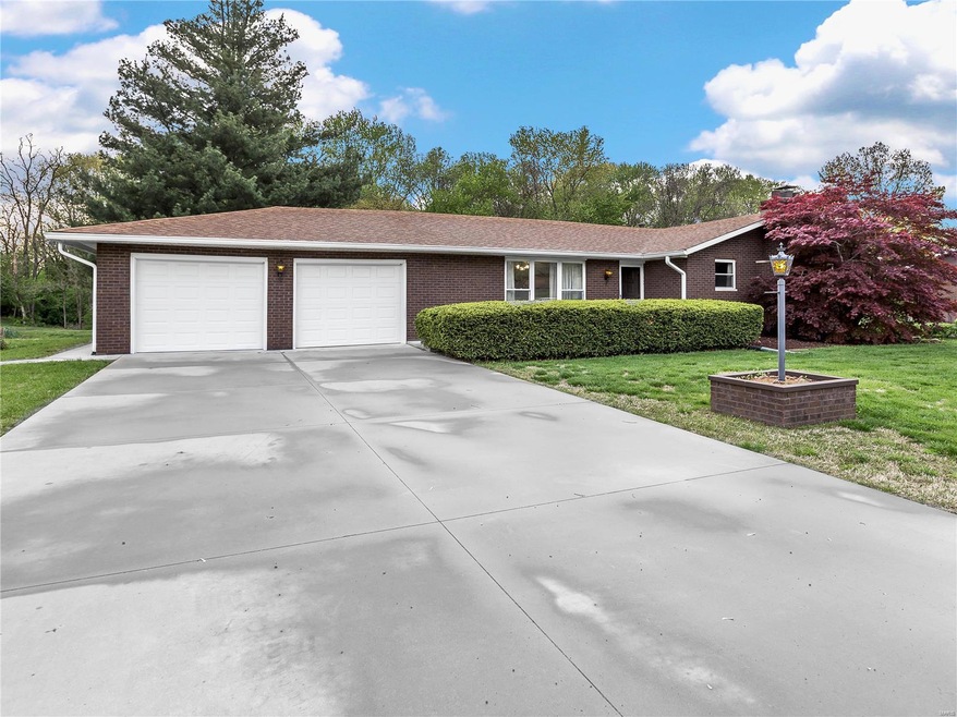 711 Valley Dr, Maryville, IL 62062 - photo 1