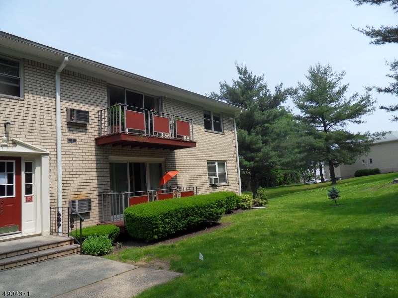 366 Hoover Ave, Bloomfield, NJ 07003 - photo 1