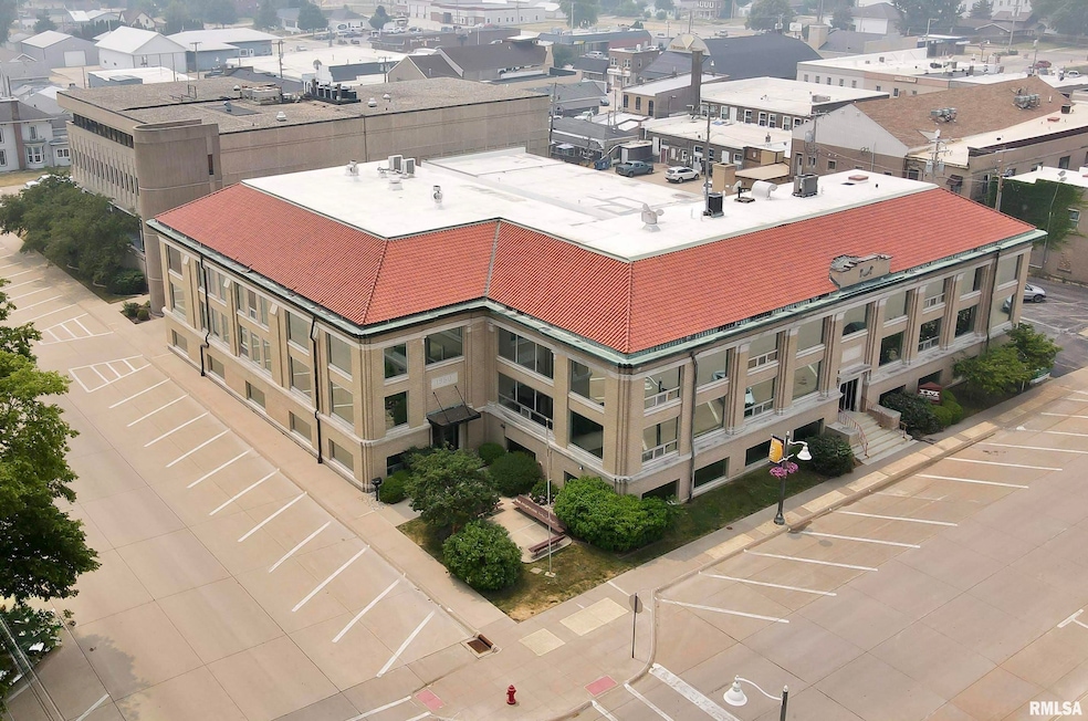 509 9th St unit 304, Dewitt, IA 52742 - photo 1