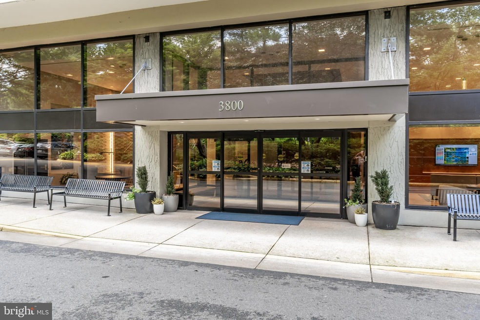 Lakeside Plaza Condominium unit 1223, Baileys Crossroads, VA 22041 - photo 1