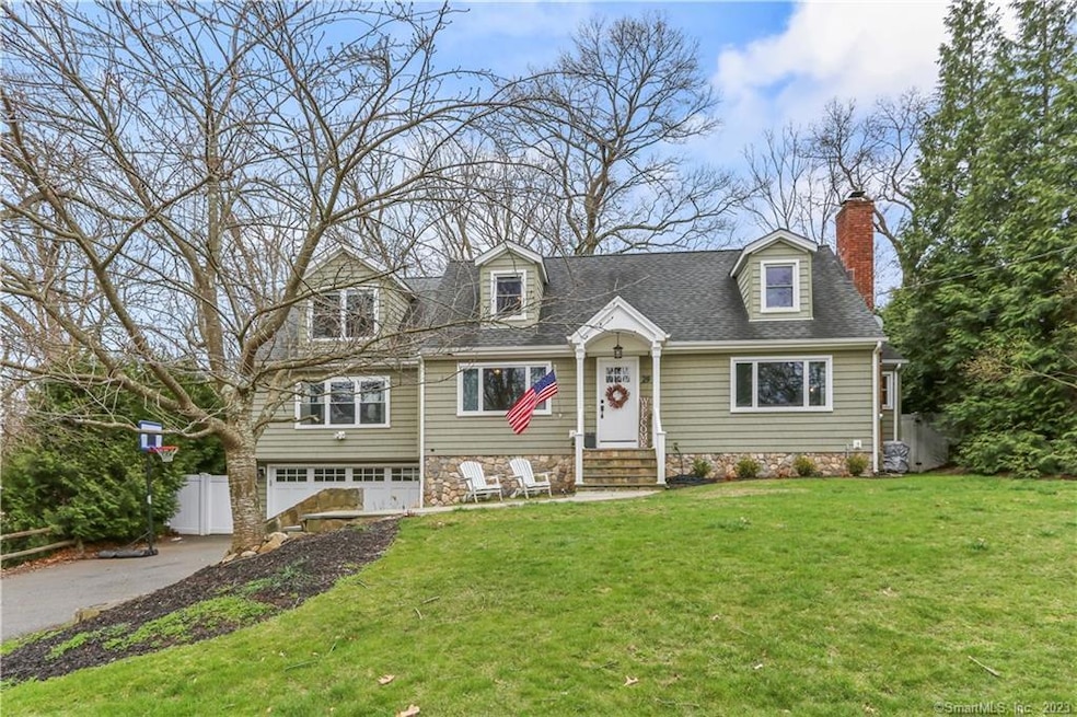 29 Nutmeg Ln, Fairfield, CT 06824 - photo 1