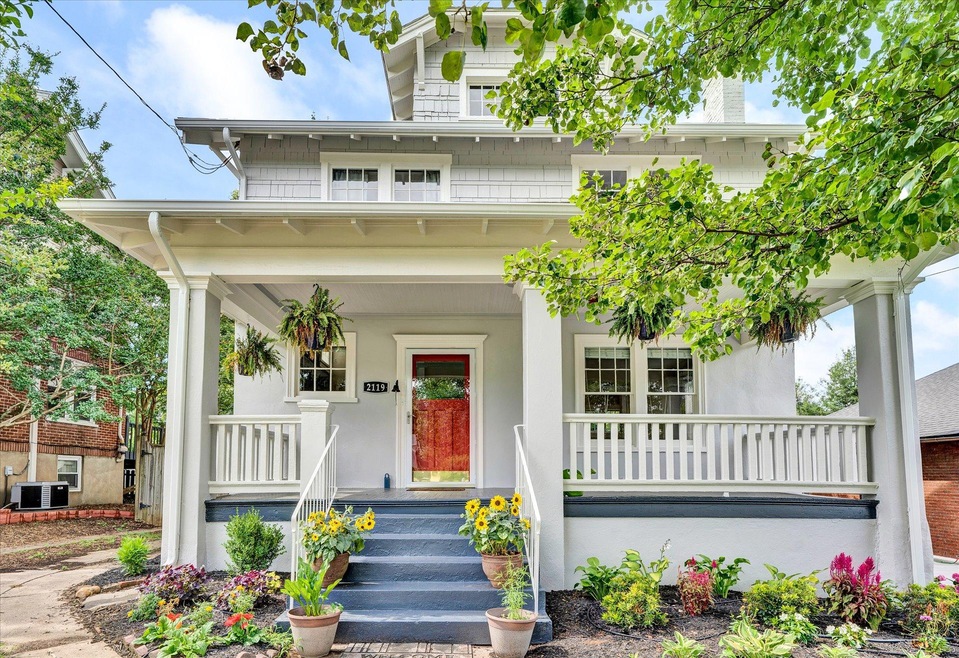 01-Shows Great 2119 Broadway Ave SW (4 o