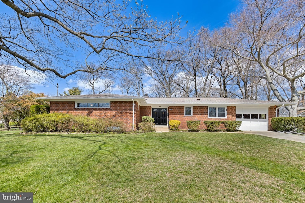 5922 Merritt Place, Falls Church, VA 22041 - photo 1