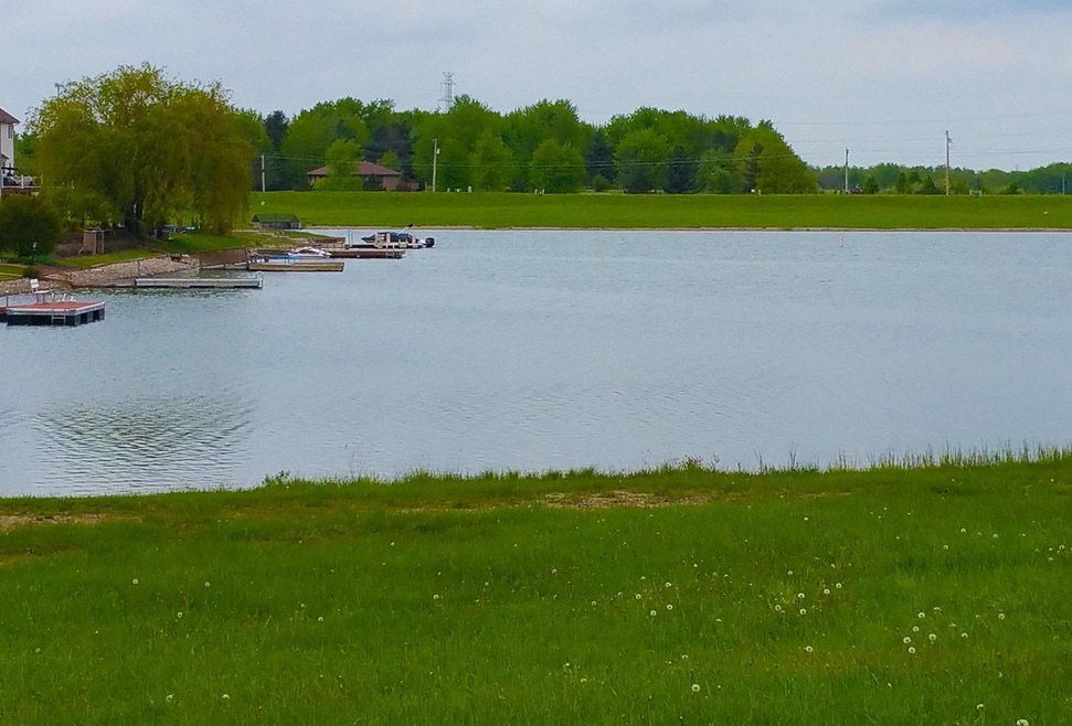 8190 Lakeview Ct, Crown Point, IN 46307 - photo 1