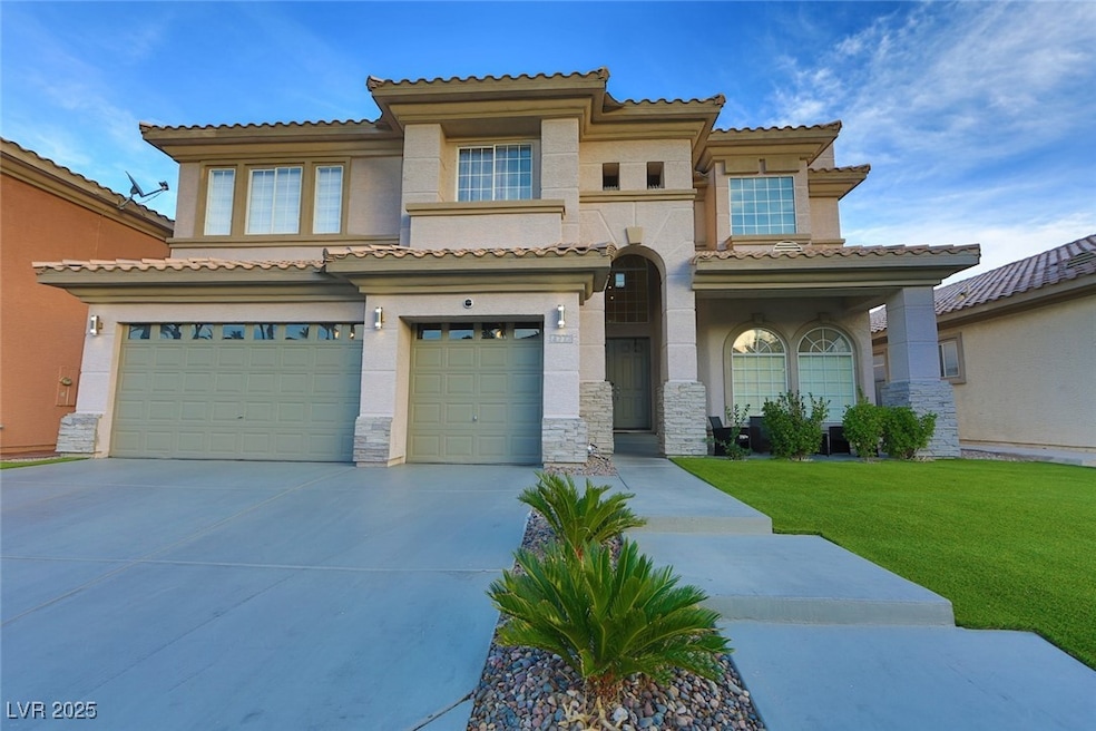Mediterranean / spanish-style house featuring stuc