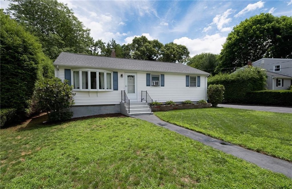 301 Harriet Ln, Cumberland, RI 02864 - photo 1