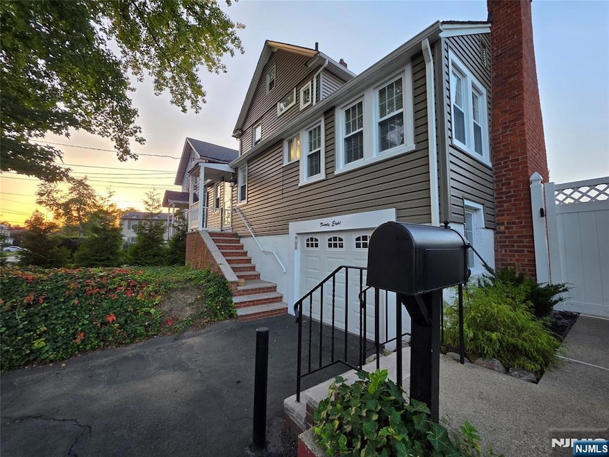 Pending $750,000 • Co-Listing Agent