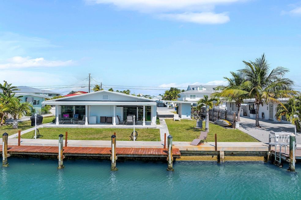 44 ft Canal Front - Big Side Yard