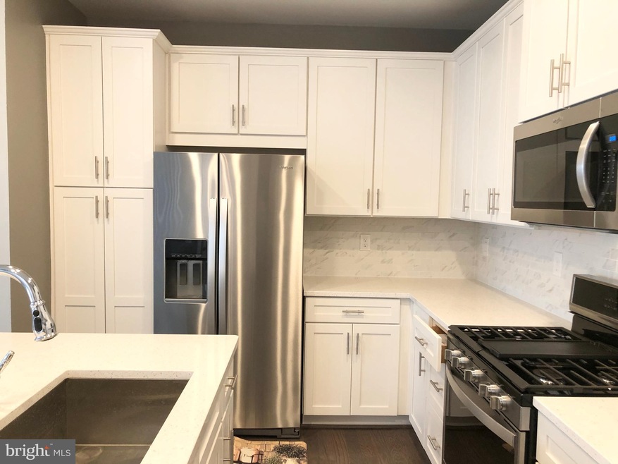 13317 Launders St, Herndon, VA 20171 - photo 1