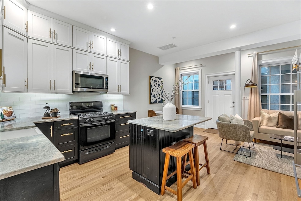 Sold $1,025,000 • Co-Listing Agent