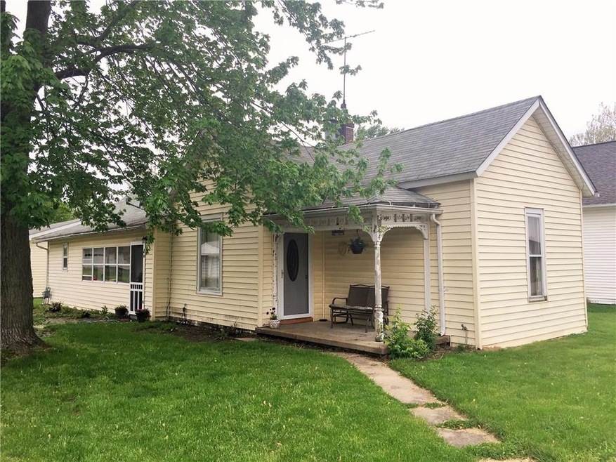 4 N Walnut St, Roachdale, IN 46172 - photo 1