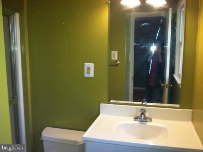 411 Orleans Cir SW, Vienna, VA 22180 - photo 1