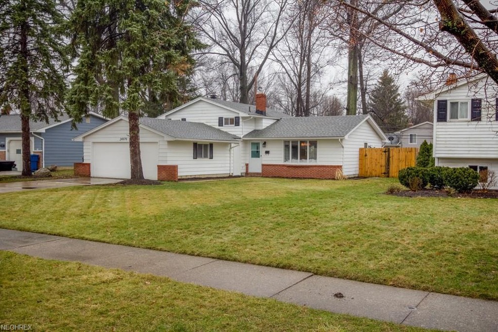24979 Doe Drive, North Olmsted