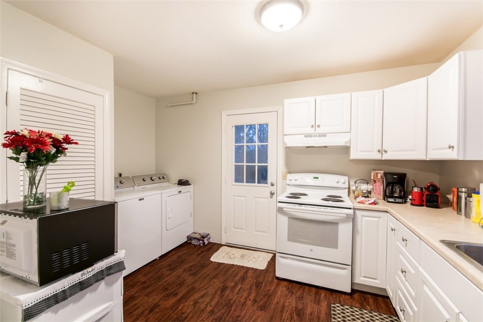 12 Ludlow Rd unit B, Middletown, RI 02842 - photo 1