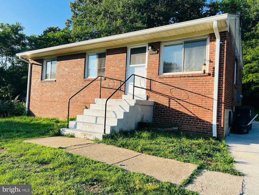 15907 Crest Dr, Woodbridge, VA 22191 - photo 1