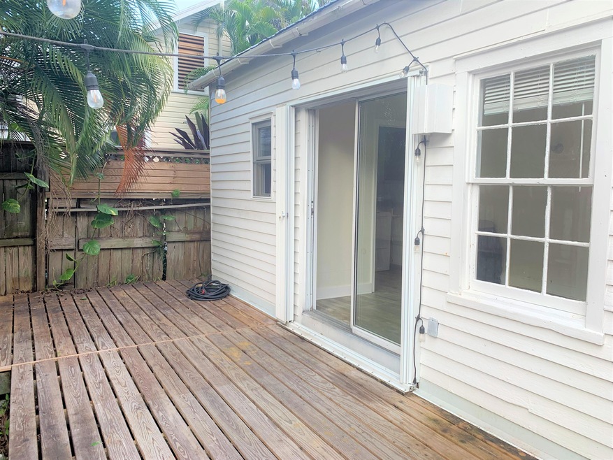 710 Ashe front back deck