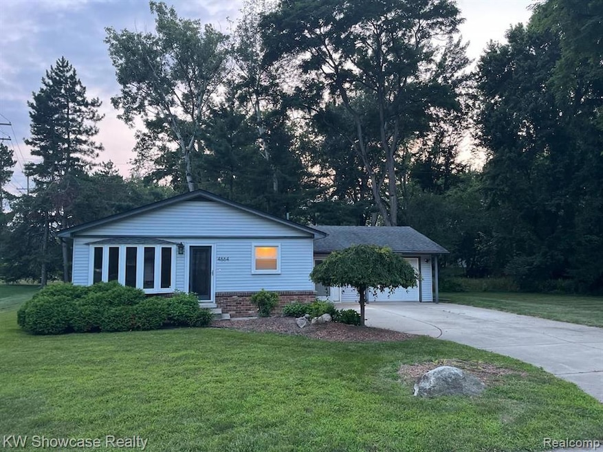 4664 Welland Dr, West Bloomfield, MI 48323 - photo 1